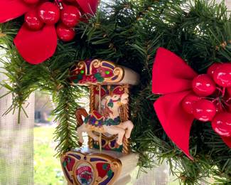 Adorable Large Musical Lighted Wreath!