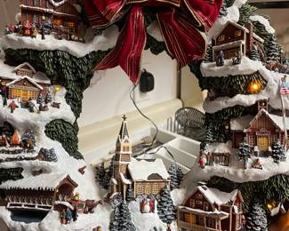 Adorable lighted Wreath Teri Redlin Dept 56