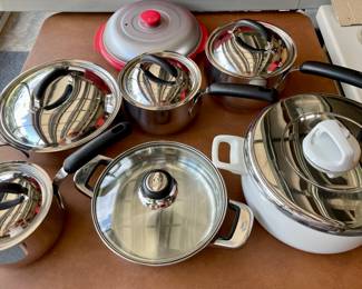 Lots of cooking ware !