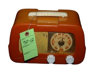 FADA 711 butterscotch catalin, NO cracks!