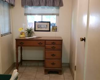 $15 - now!
Wood vanity / desk drawers work - no damages 