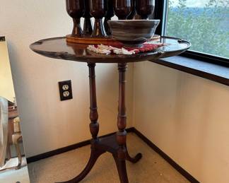 Round Mahogany Lamp Table