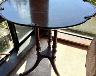 Round Mahogany Lamp Table