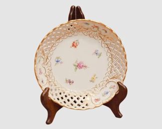46. Meissen Porcelain Plate Reticulated Hand Painted Flowers Gold Trim