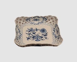 78. Meissen Blue Onion Dish