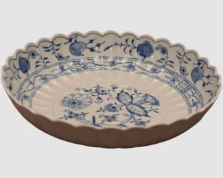 79. Meissen Germany Porcelain Fluted Round Vegetable Bowl in Blue Onion
