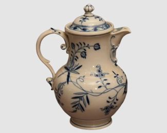 87. Meissen Blue Onion Coffee Pot