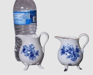 108. Meissen Blue Onion Creamers