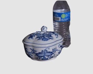 154. Meissen Blue Onion Lidded Jewelry Trinket Box