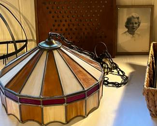Tiffany style stain glass light fixture