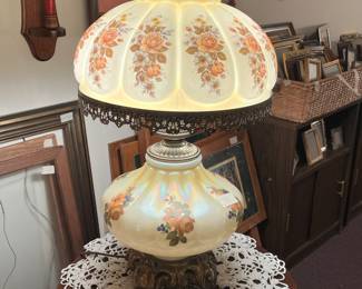 Vintage Three way hurricane lamp, parlor style