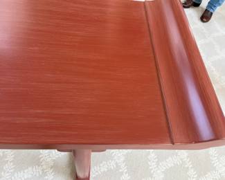 Beautiful finish in excellent condition!