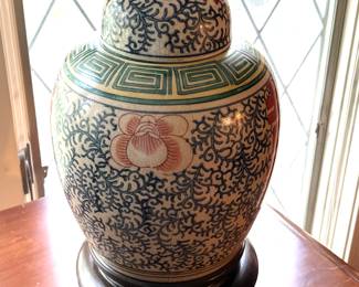 Beautiful oriental design table lamp