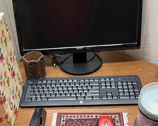 Acer computer screen, keyboard, and mouse