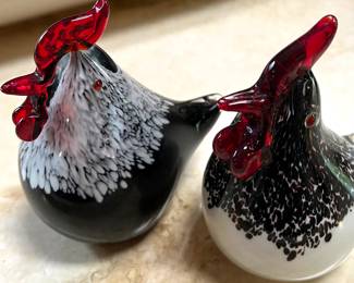 Paperweight roosters art glass