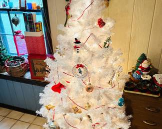 5’ white Xmas tree… and many other holiday decor items!