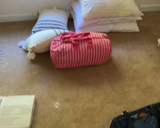 Decorative pillows, bed pillows