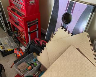 Double stack toolbox and flooring 