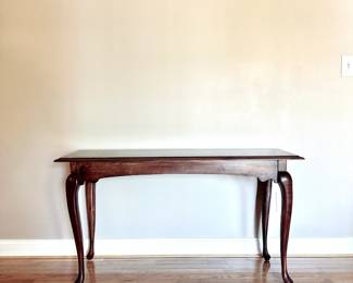 VINTAGE QUEEN ANNE STYLE SOFA OR CONSOLE TABLE