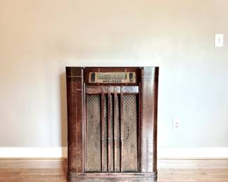 VINTAGE PHILCO FLOOR MODEL RADIO