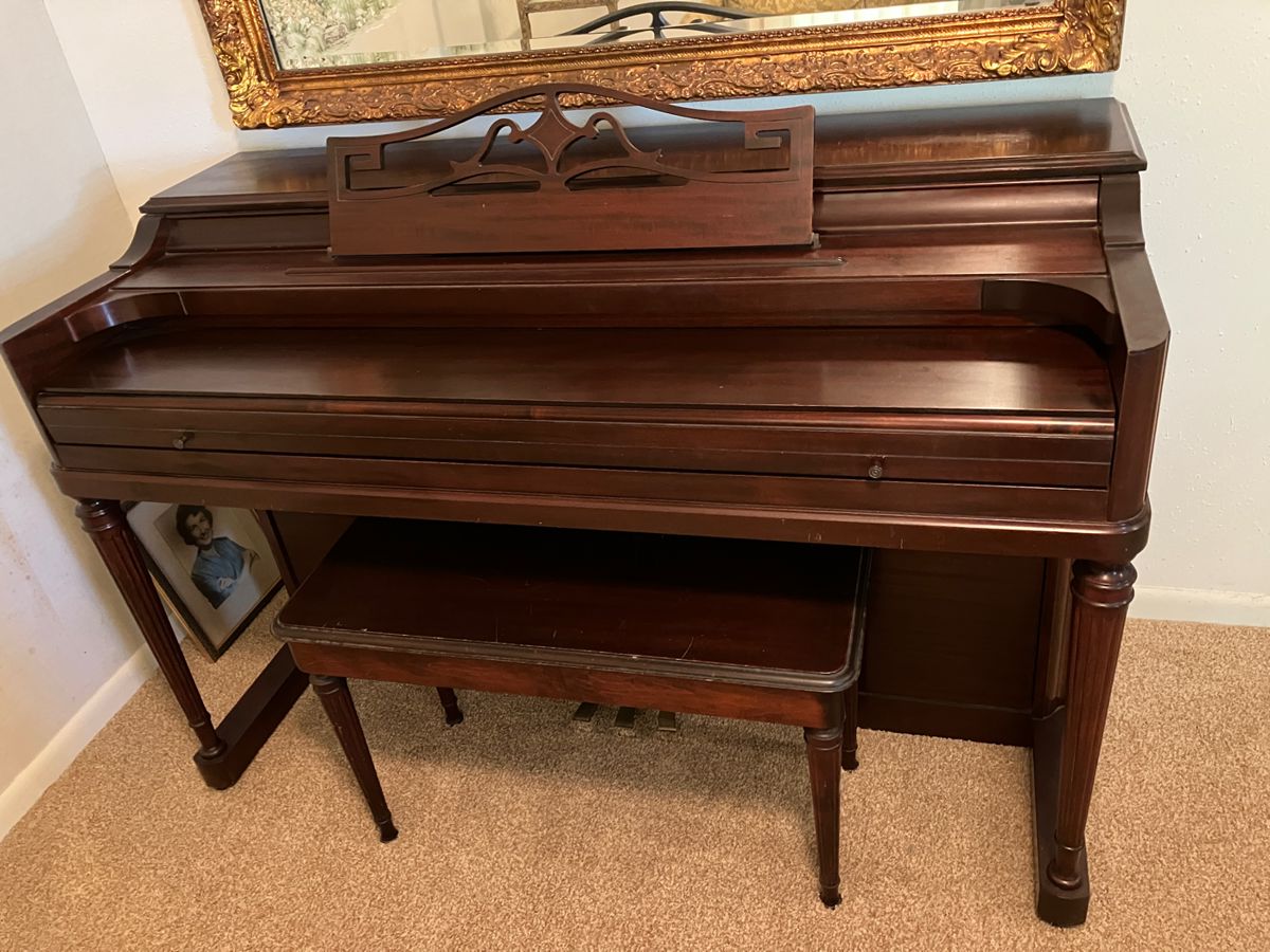 Wurlitzer spinet. serial no 435828. 37" tall x 57" wide, with bench