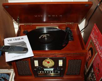 Victrola retro radio/CD/phonograph