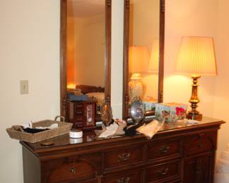 Thomasville dresser with double mirror