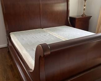 Thomasville sleigh bed
