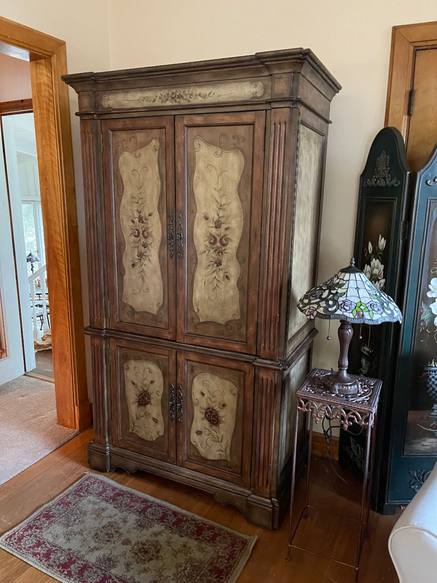 Estate Sale by The Junque Ladies in Ironton, OH starts on 9/8/2023