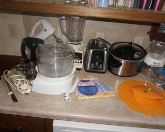 toaster, steamer, hand mixers, crock pot, blender