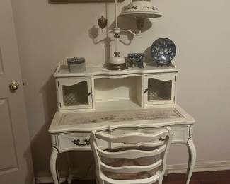 Classic antique desk and chair set with French legs