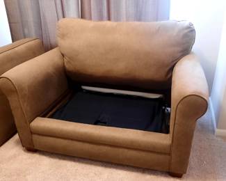 Oversize chair/single sleeper