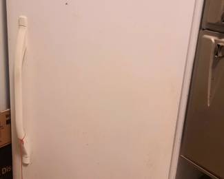 2009 Kenmore 13.7 cu. ft. upright freezer