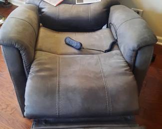Pride Viva Lift electric recliner