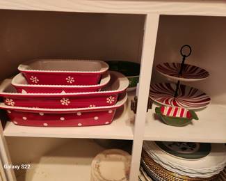 Charging Plates, Christmas Cassarole Bakeware