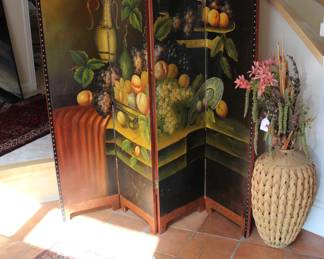 BEAUTIFUL ROOM DIVIDER