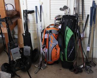 CHILDRENS GOLF CLUBS, BAGS AND CARTS