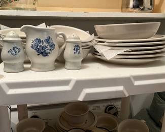 Kitchen- Pfaltzgraff set of dishes