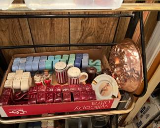 Kitchen - S/P shakers - various colors 