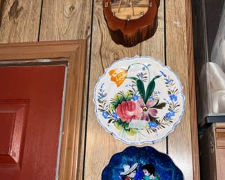 Plates on wall 