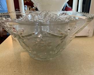 Kitchen- punch bowl with cups