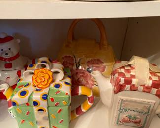 Teapot & other ceramic items