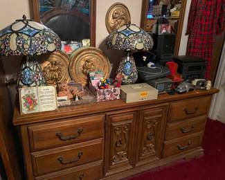 Large dresser with 2 mirrors 