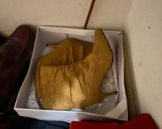 Ladies Boots - size 8