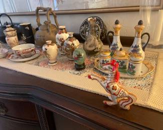 Very nice collection of miniature vases and teapots