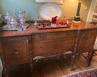 Sideboard/Server w/fluted legs
