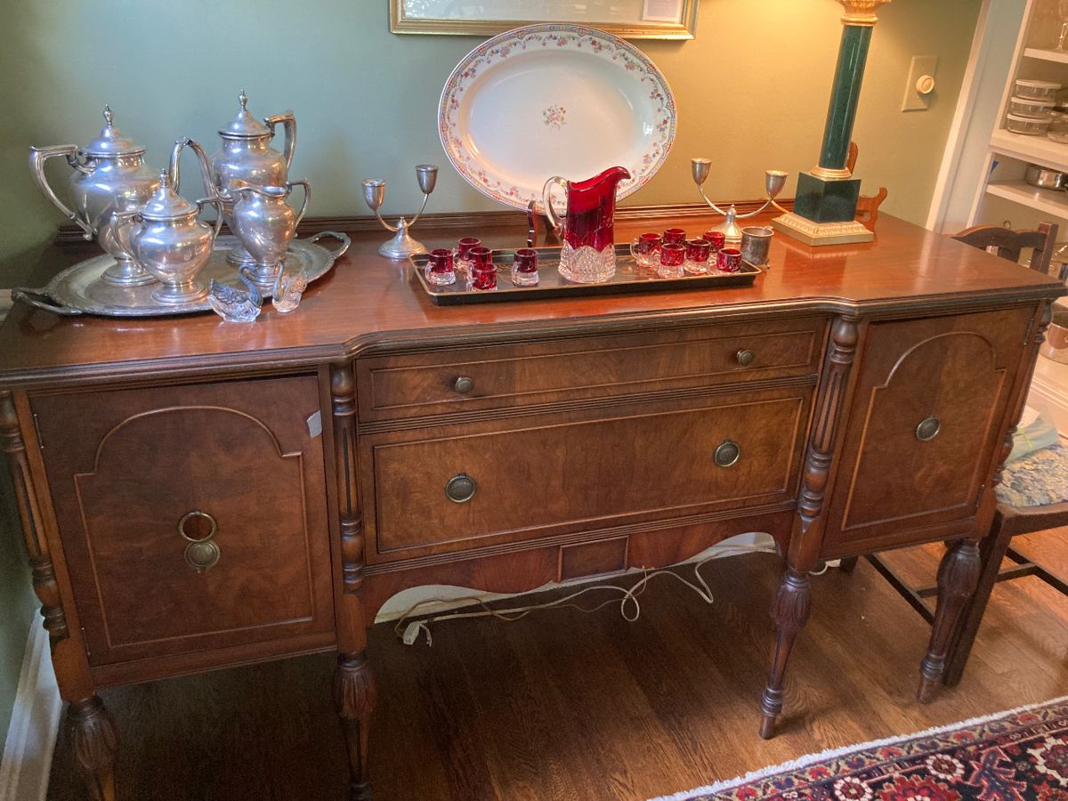 Sideboard/Server w/fluted legs