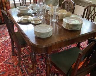 Dining Room Table w/2 Leaves & 6 Chairs