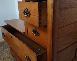 Dresser Oak