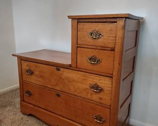 Dresser Oak